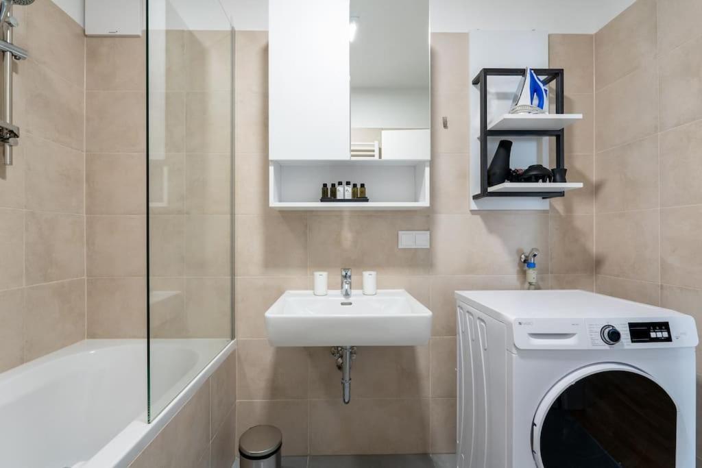 Urban 1Br Retreat, Easy City Link By Hm Wina Bagian luar foto