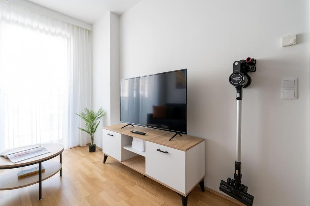 Urban 1Br Retreat, Easy City Link By Hm Wina Bagian luar foto