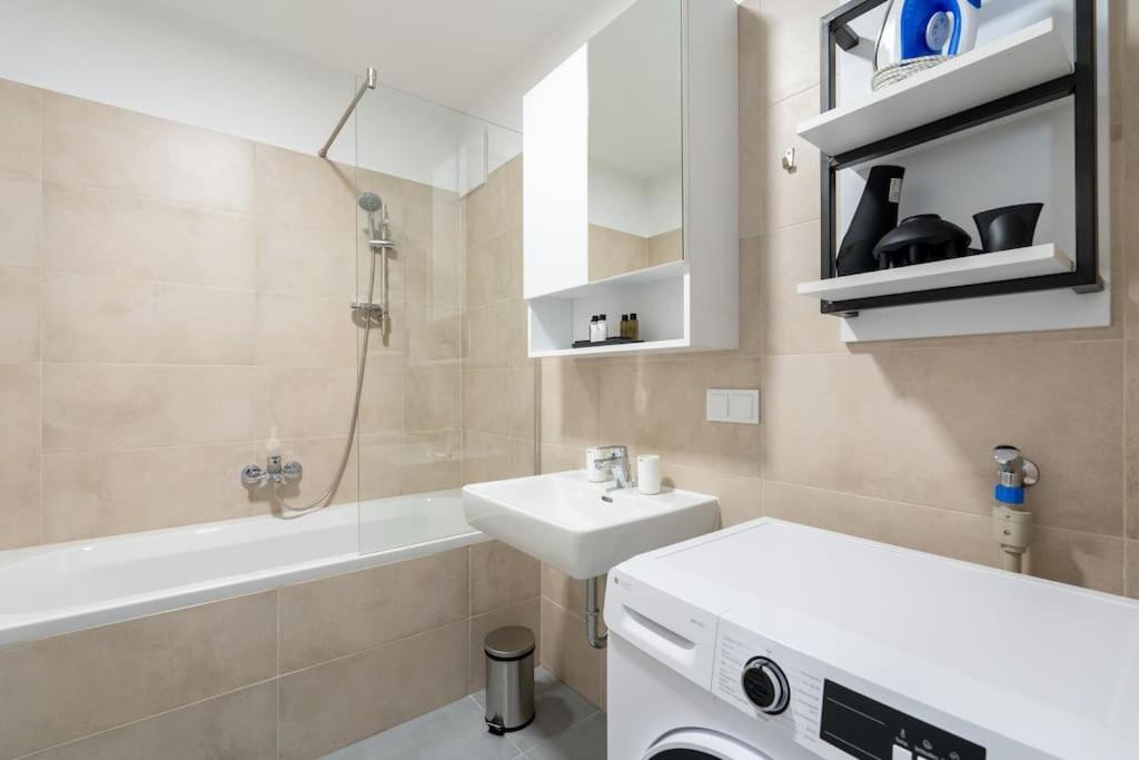 Urban 1Br Retreat, Easy City Link By Hm Wina Bagian luar foto